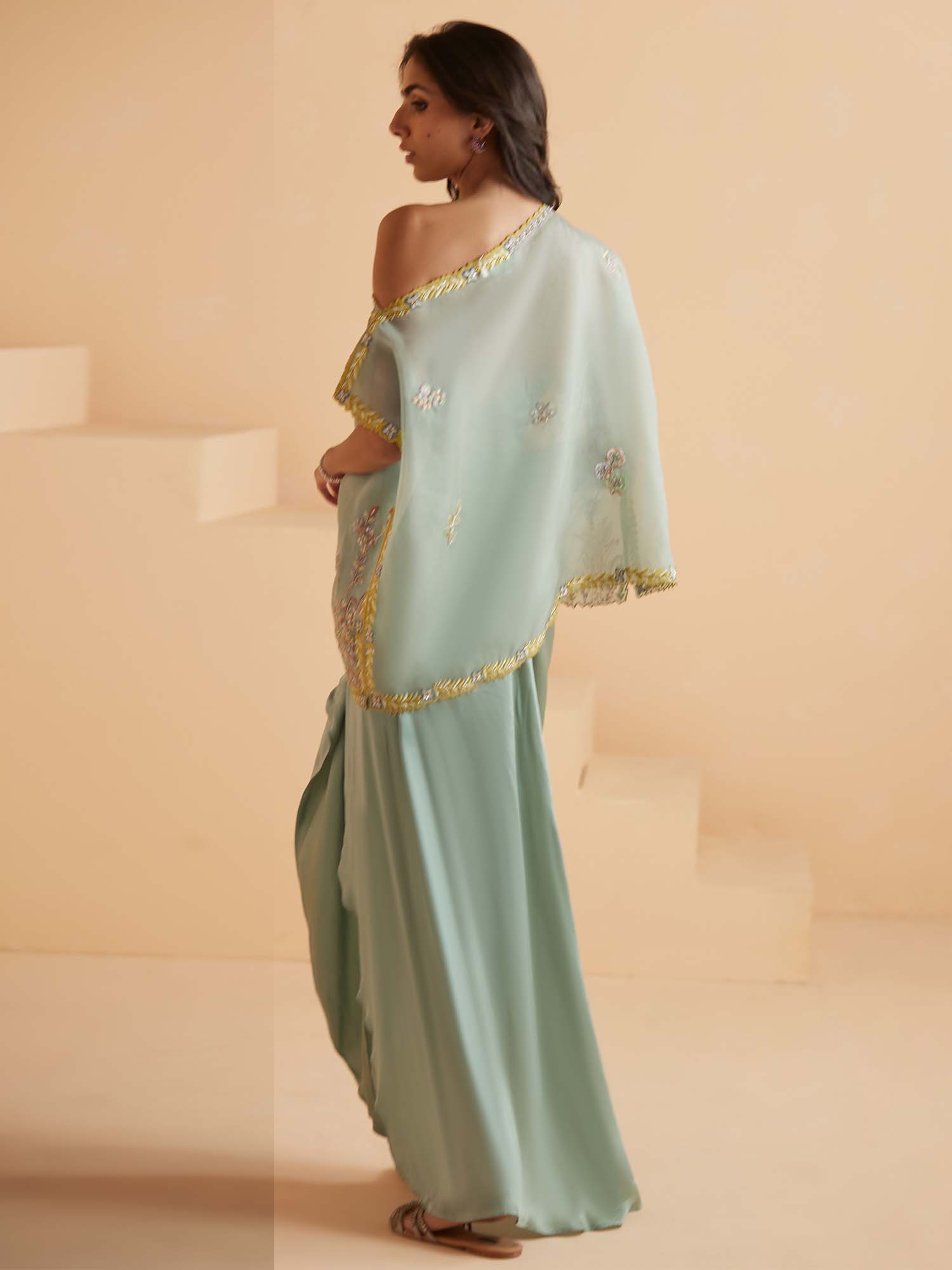 OFF SHOULDER & SKIRT